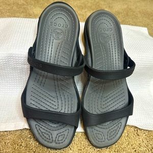 CROCS // open toe with strap// water proof // non slip // SIZE 11 WOMEN